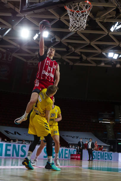 政治格局充 政治格局充